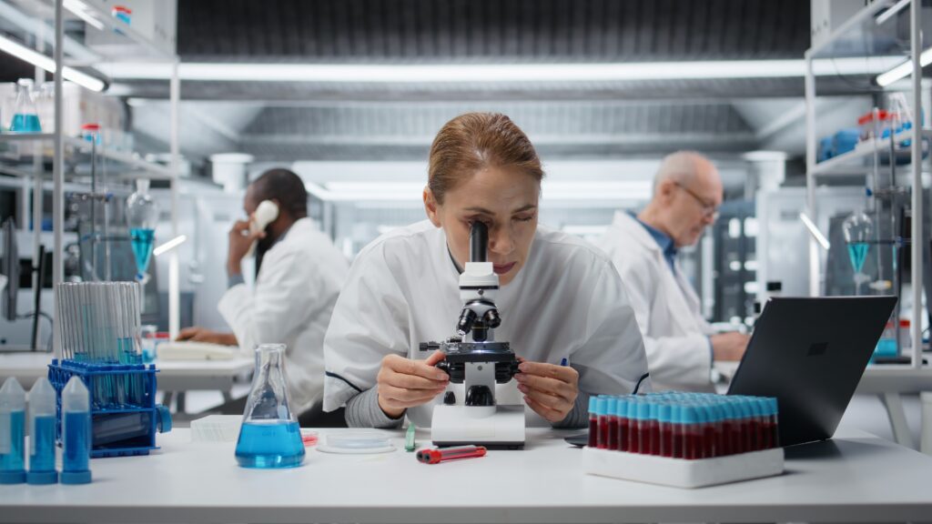 clinical,technologist,reviewing,patient,biopsy,slide,to,detect,abnormal,cellular