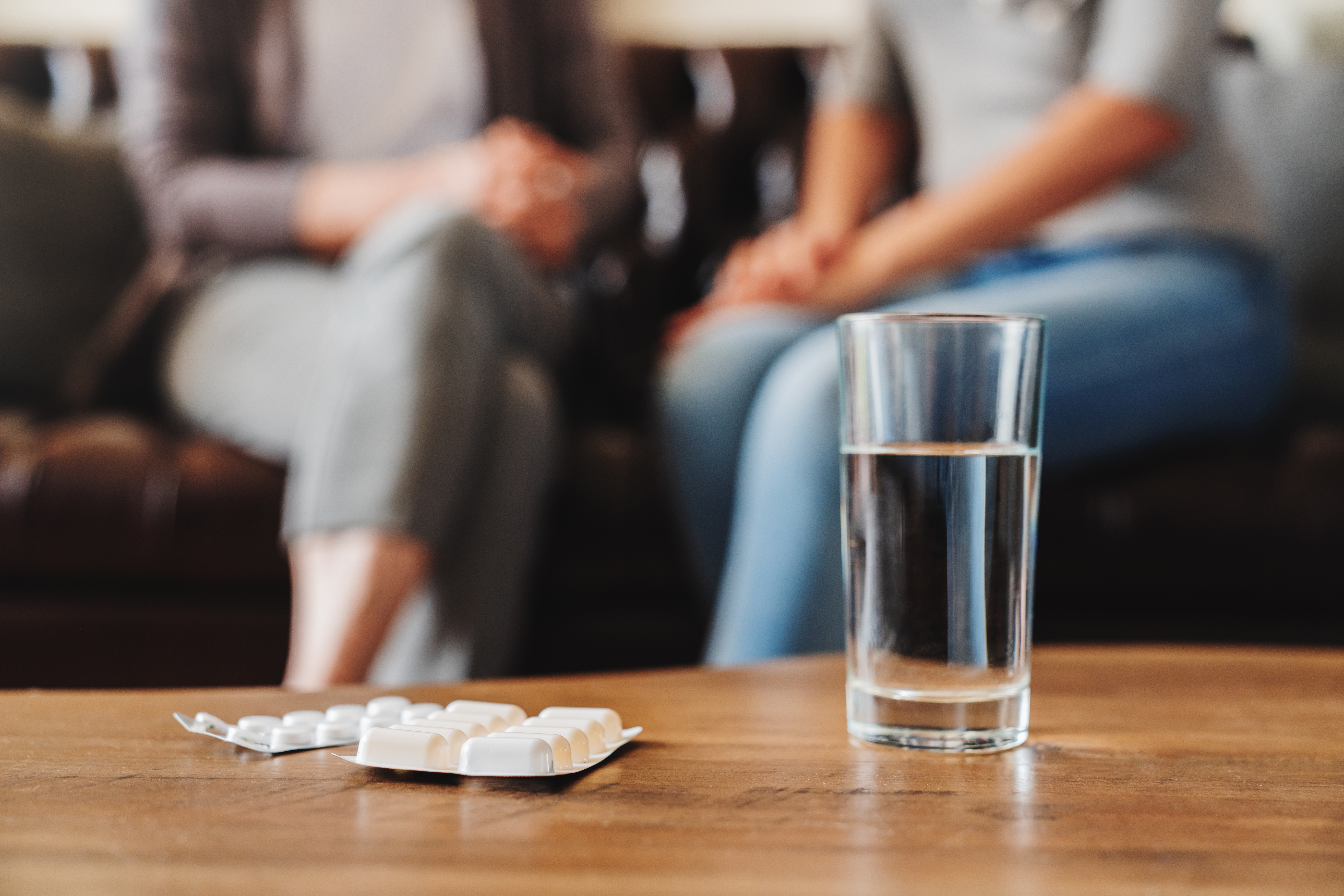close,up,shot,of,glass,with,clean,water,and,pills