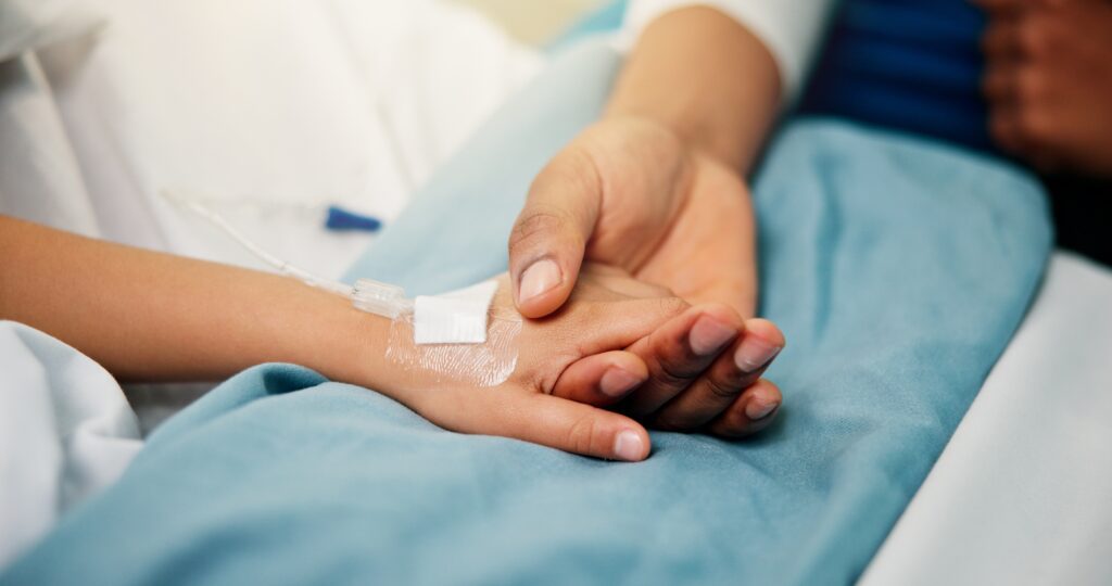 hospital,,holding,hands,and,parent,with,child,in,bed,for