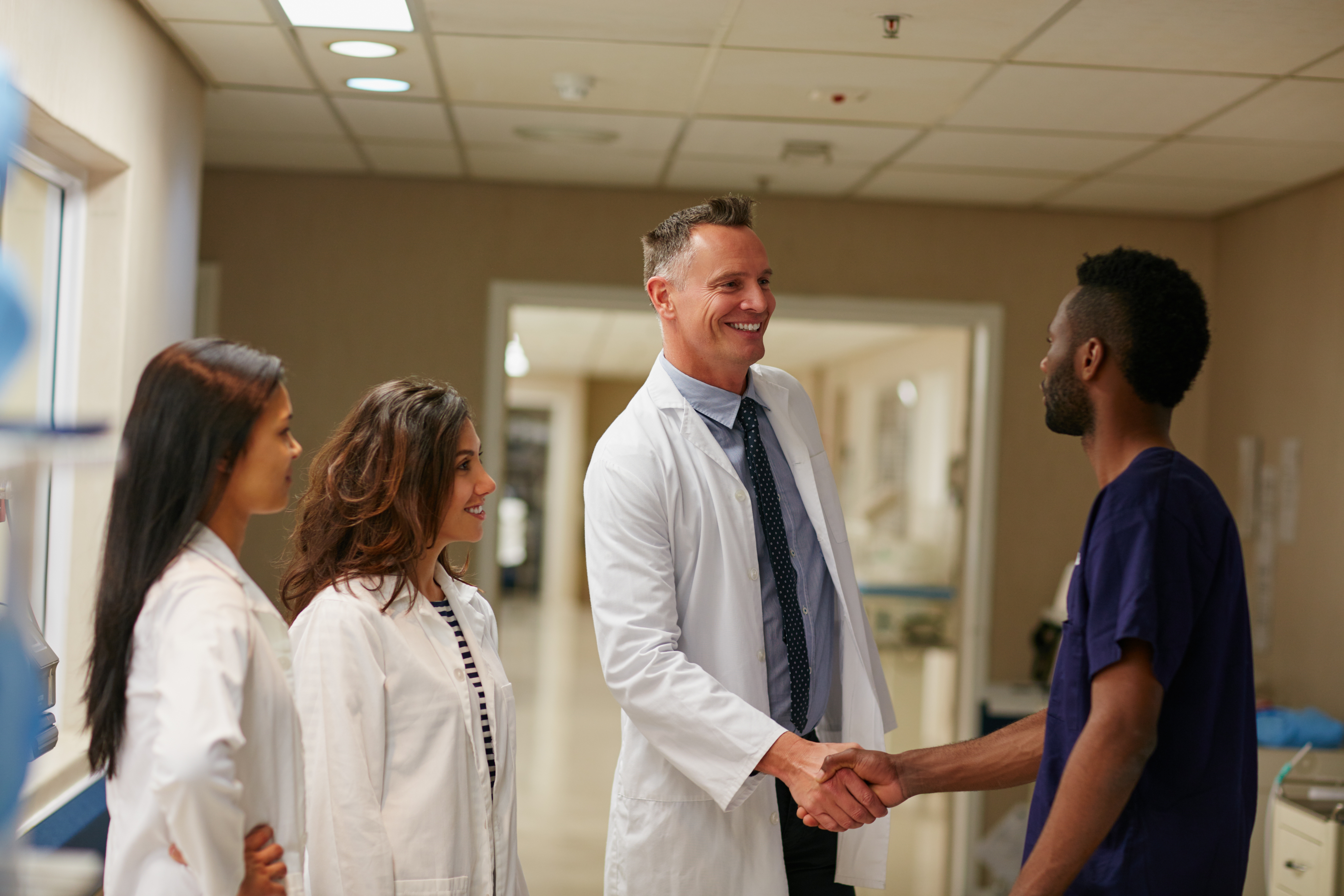 handshake,,healthcare,or,thank,you,with,doctors,and,nurse,in